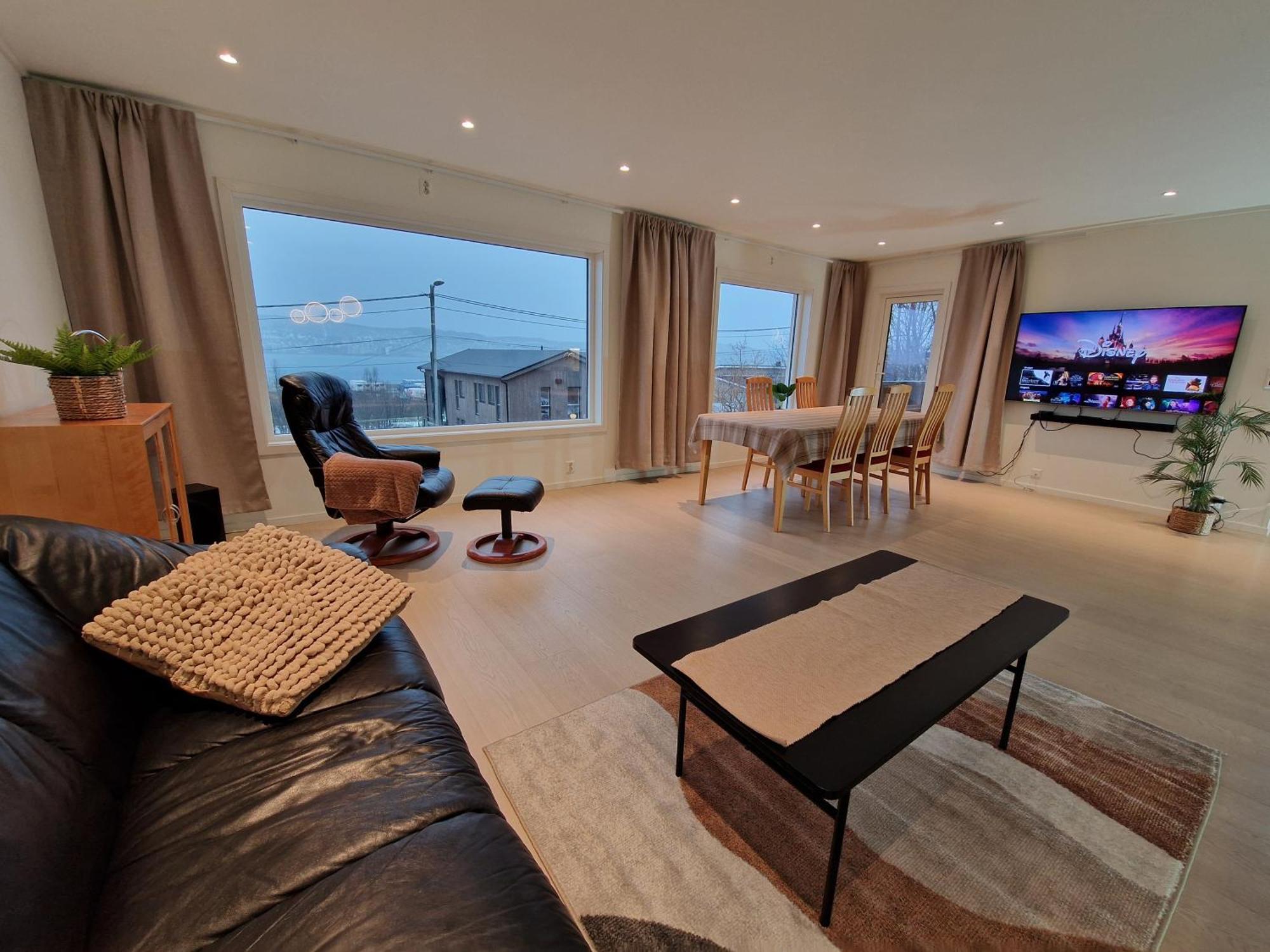 Lejlighed With Fantastic View And Parking *